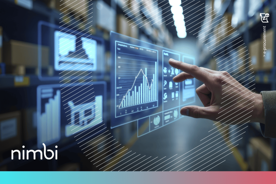 Mão interagindo com uma tela digital transparente exibindo gráficos e ícones em um armazém, representando a gestão de um supply chain digital.